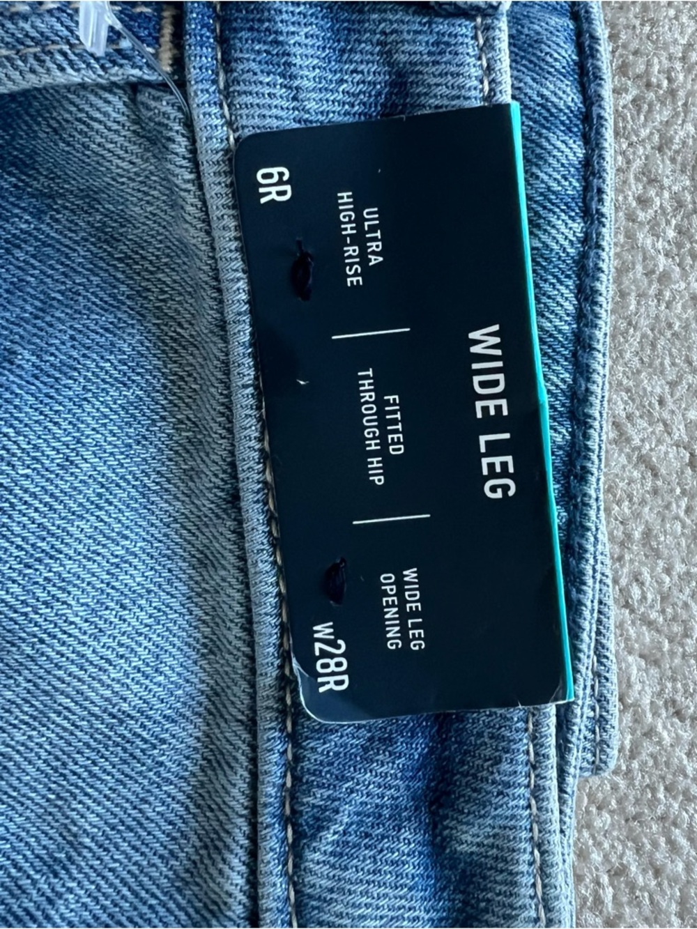 Hollister Ultra High Rise Wide Leg Jeans - Womens size 6/28 - Picture 3 of 4